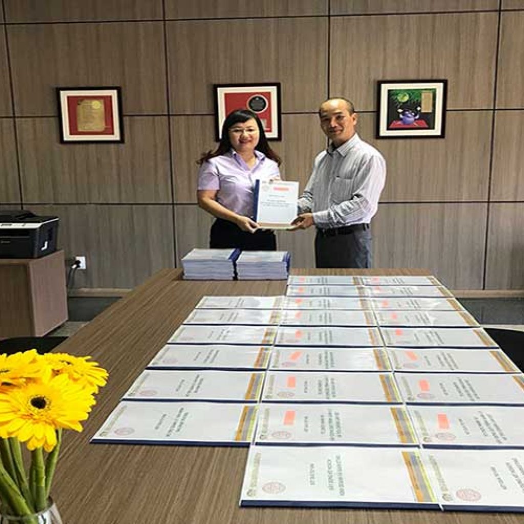 Biểu mẫu quản lý khách sạn
