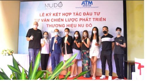 ATM Asia và Nu Đồ Chụp ảnh lư niệm cùng đôi tác Hongkong